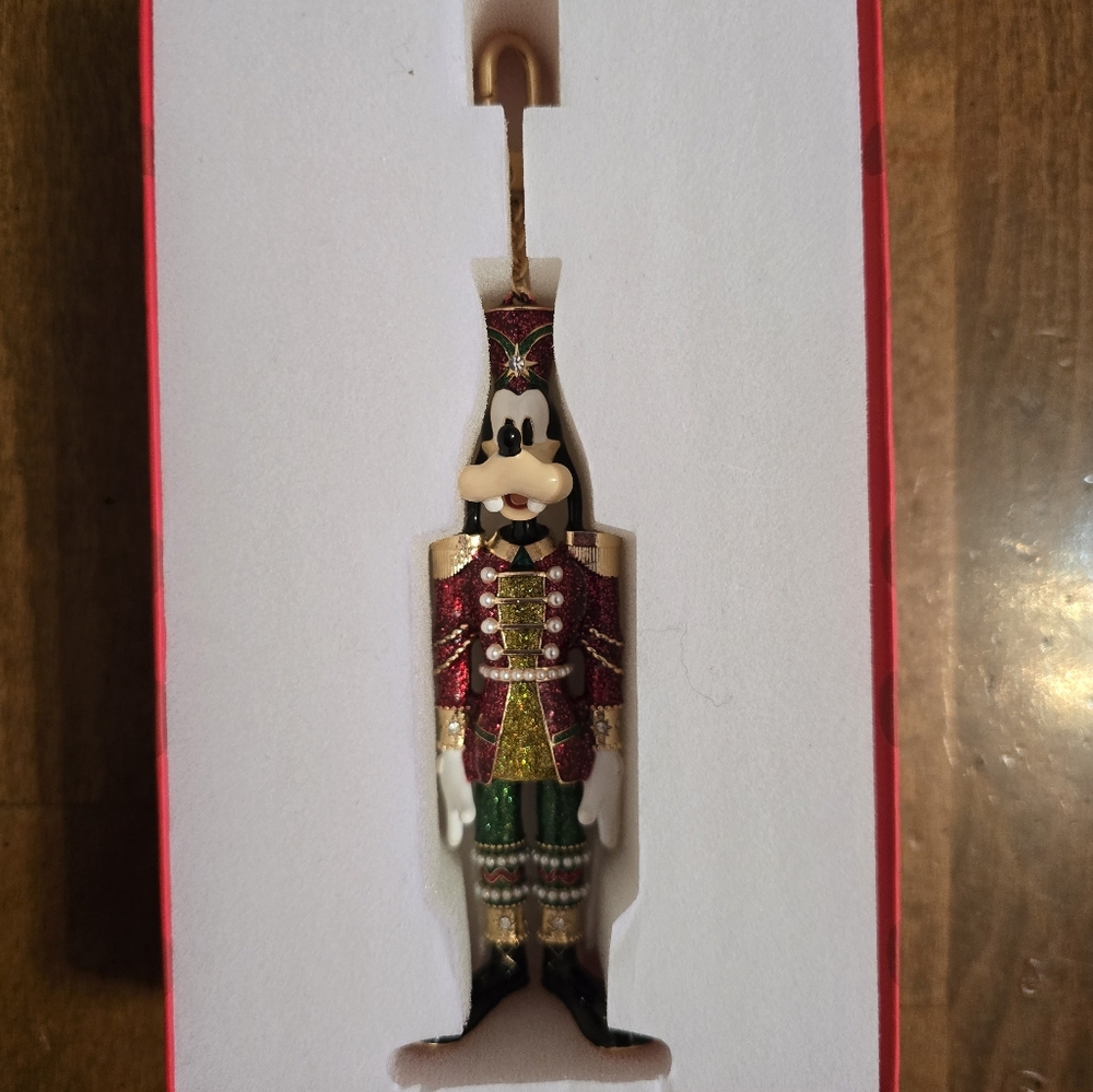 BaubleBar Goofy Keychain